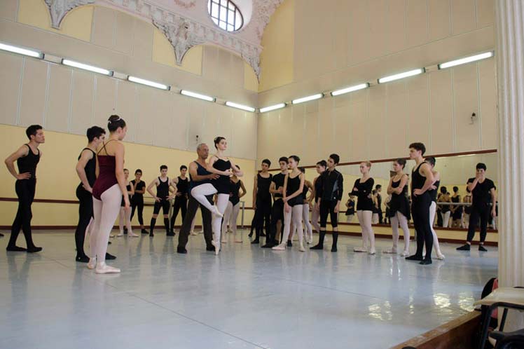 Dialogarán en Cuba academias de ballet de varias naciones