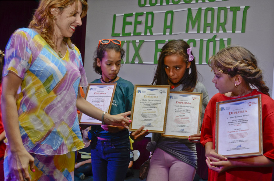 Entregan Premios del Concurso Leer a Martí