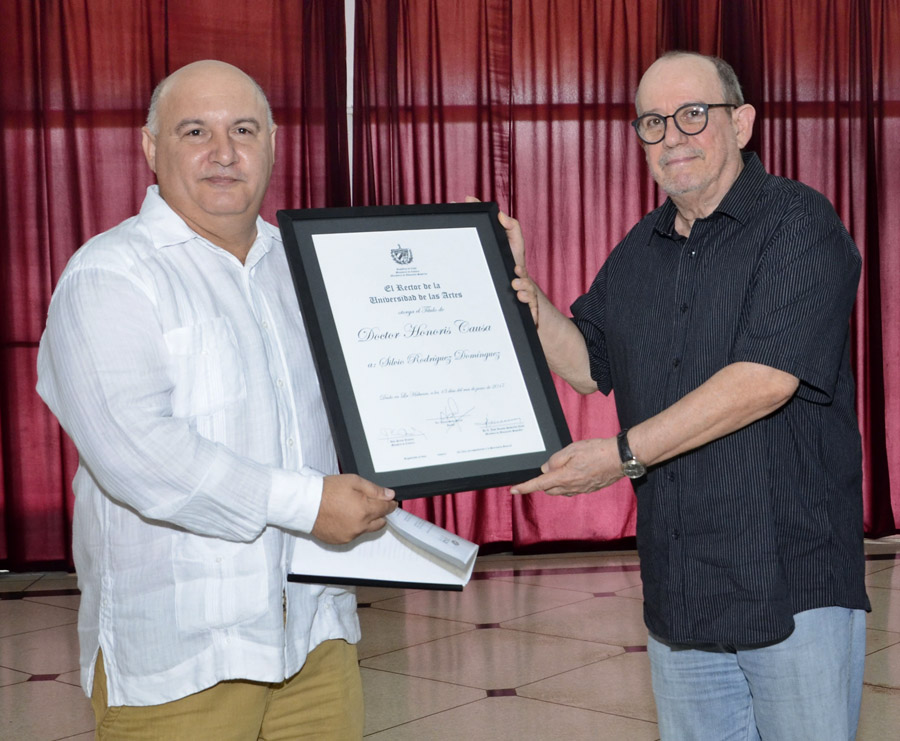 Silvio Rodríguez  recibió título de Doctor Honoris Causa en Artes