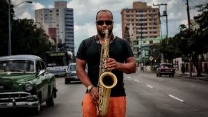 Saxofonista Carlos Miyares presenta DVD junto a la EGREM