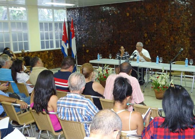 Sesiona en Bayamo evento teórico Crisol de la Nacionalidad
