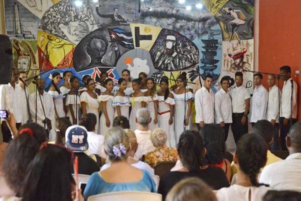 Academia cubana de canto Mariana de Gonitch rendirá homenaje a Fidel