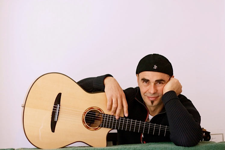 Prestigia guitarrista italiano Antonio Forcione XXX Festival de Música Contemporánea