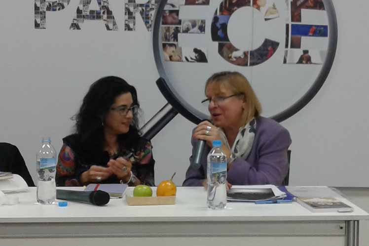 Escritoras de Cuba y Ecuador hablan sobre la mujer en la literatura