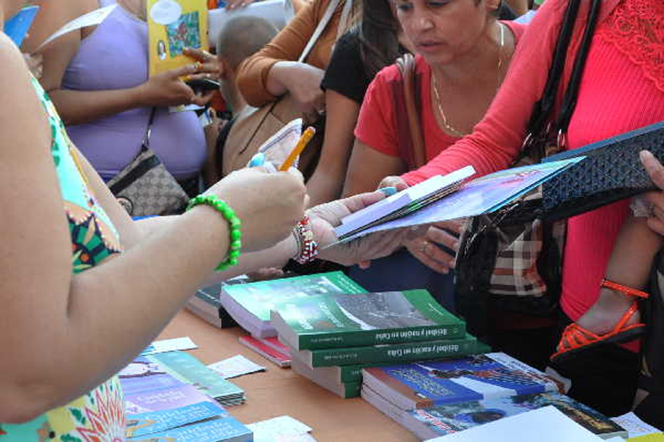 A las puertas Feria del Libro en el centro de Cuba