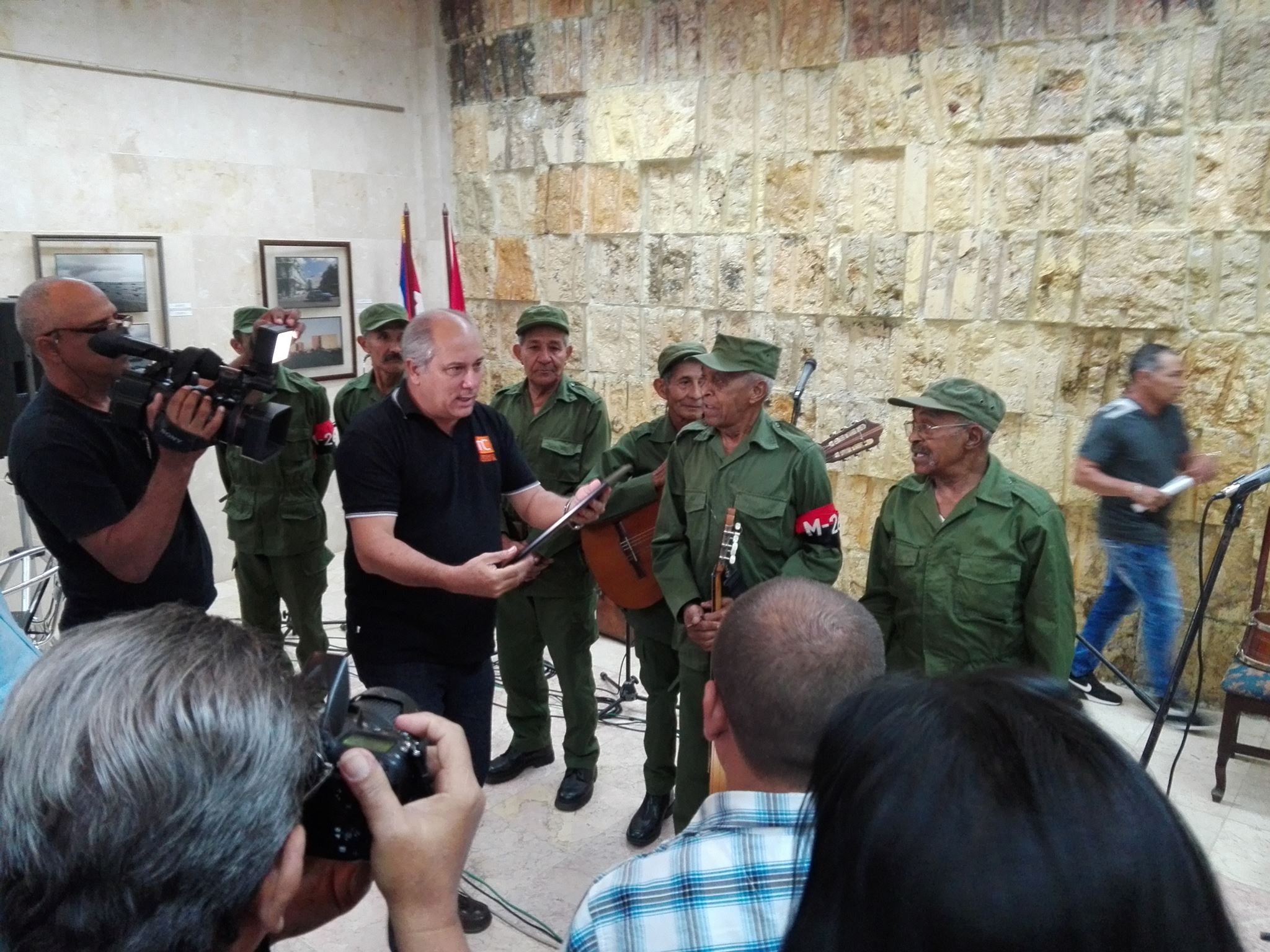 Raúl Castro envía carta de felicitación al Quinteto Rebelde