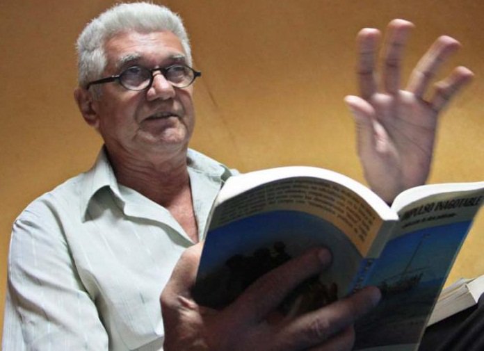 Libro a la carta, con el poeta y ensayista Roberto Manzano, en Librería Fayad Jamís