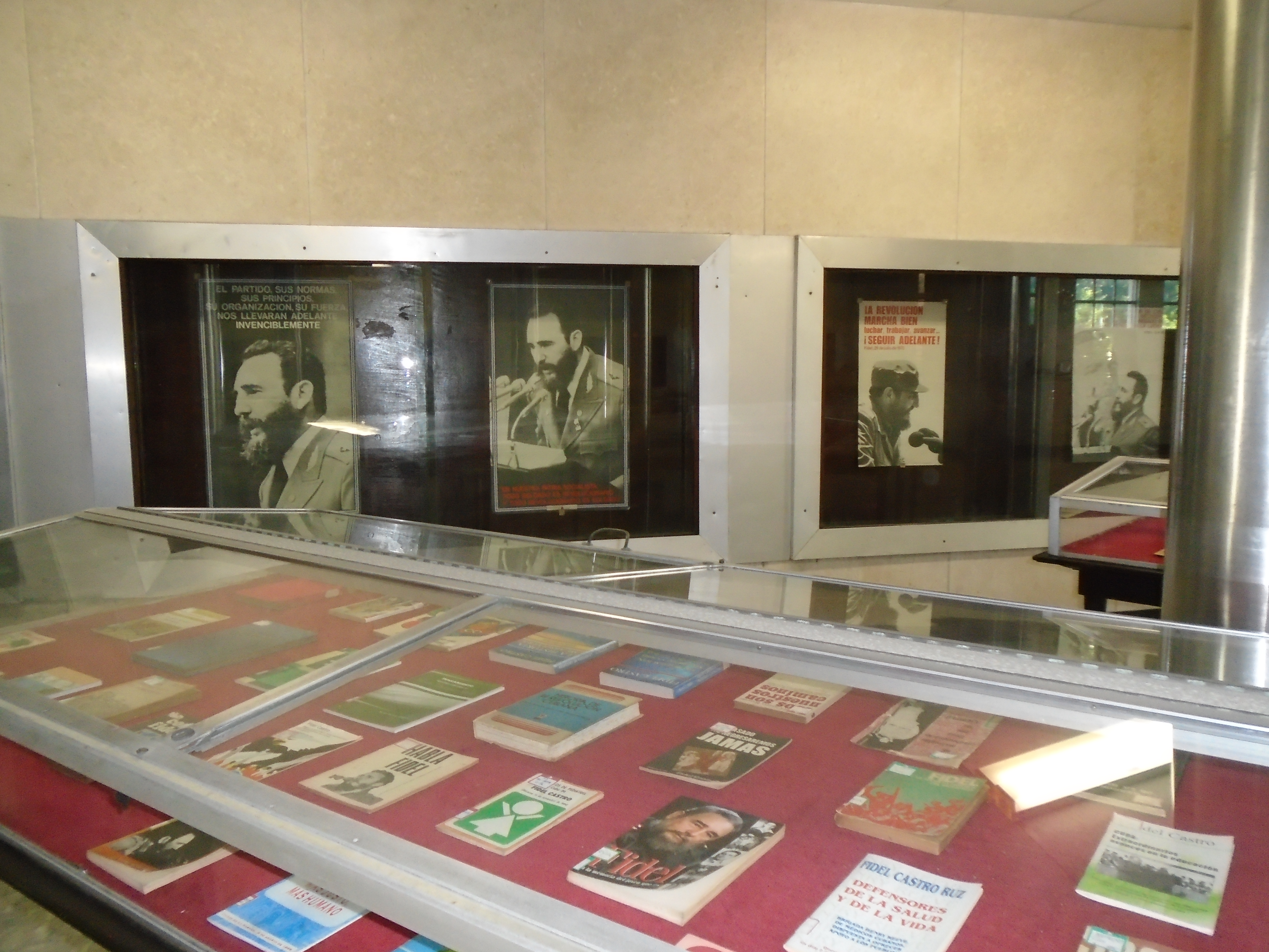 Biblioteca Nacional de Cuba “José Martí” rememora a Fidel en aniversario de su natalicio