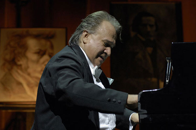 Pianista cubano Frank Fernández brindará concierto en Bellas Artes