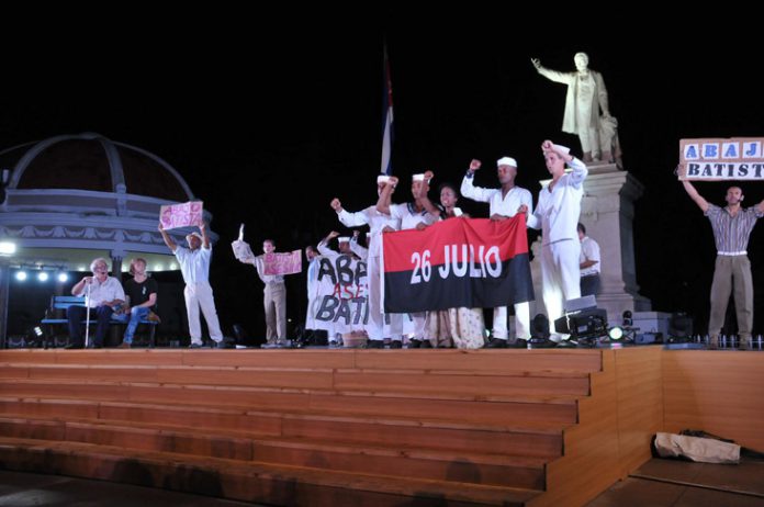 Asiste Díaz-Canel a gala por Aniversario 60 del 5 de Septiembre en Cienfuegos