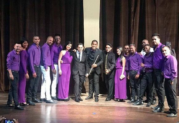 La Orquesta Failde pone a bailar a México con música tradicional cubana