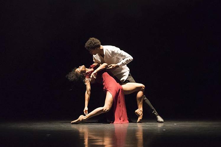 Carlos Acosta y compañía danzan en teatros del oriente cubano