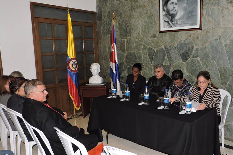 Reconocidos intelectuales cubanos en feria del libro de Bogotá