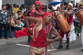 Desfile de Serpiente exalta Fiesta del Fuego en Santiago de Cuba