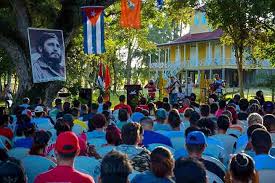 Bajo los cedros Cuba evocó en Birán el natalicio de Fidel