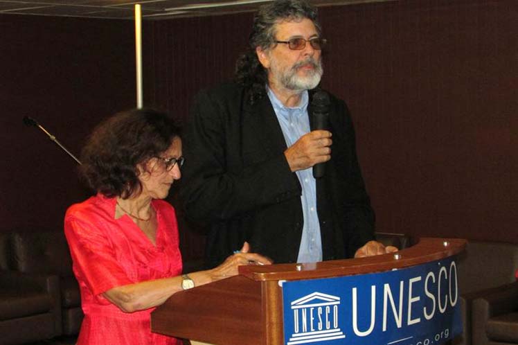 Abel Prieto expone en Unesco obra cultural de la revolución cubana